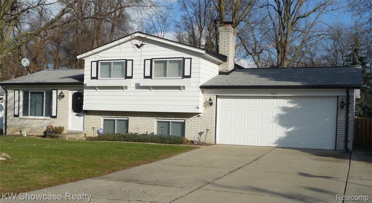 706 Gertrude Road Waterford, MI 48328 - Photo 1 of 8 IMG_3071.jpg