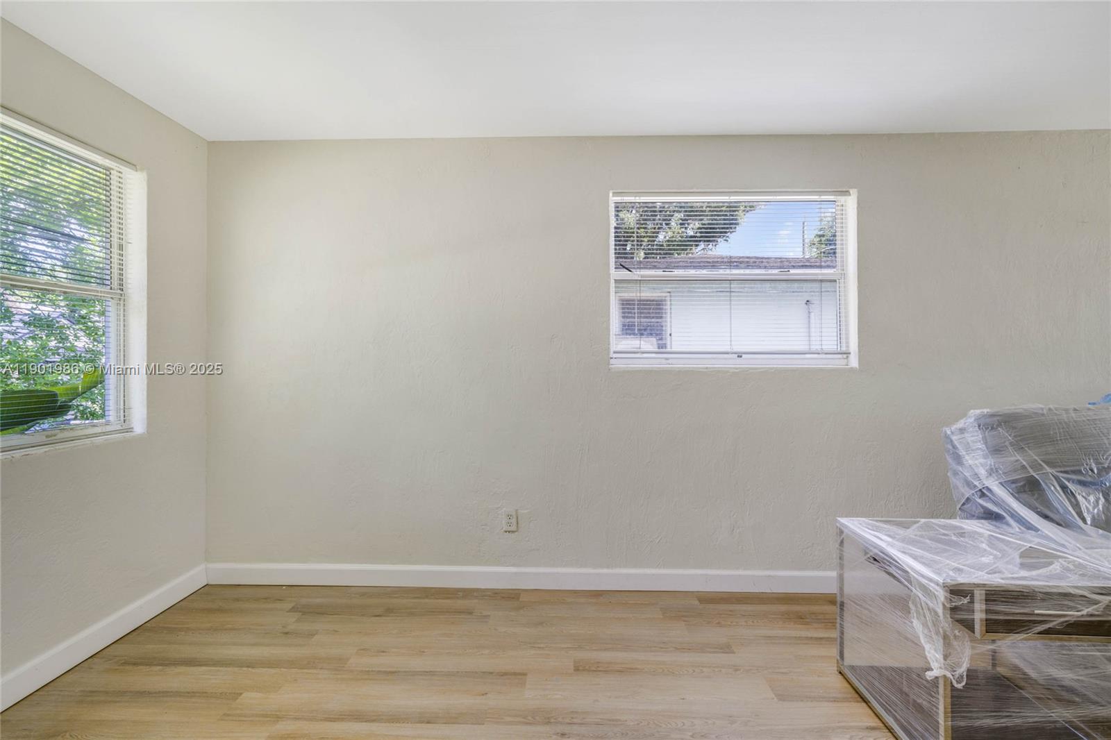 536 Ruth Street Daytona Beach, FL 32114 - Photo 5 of 7 a room with a window