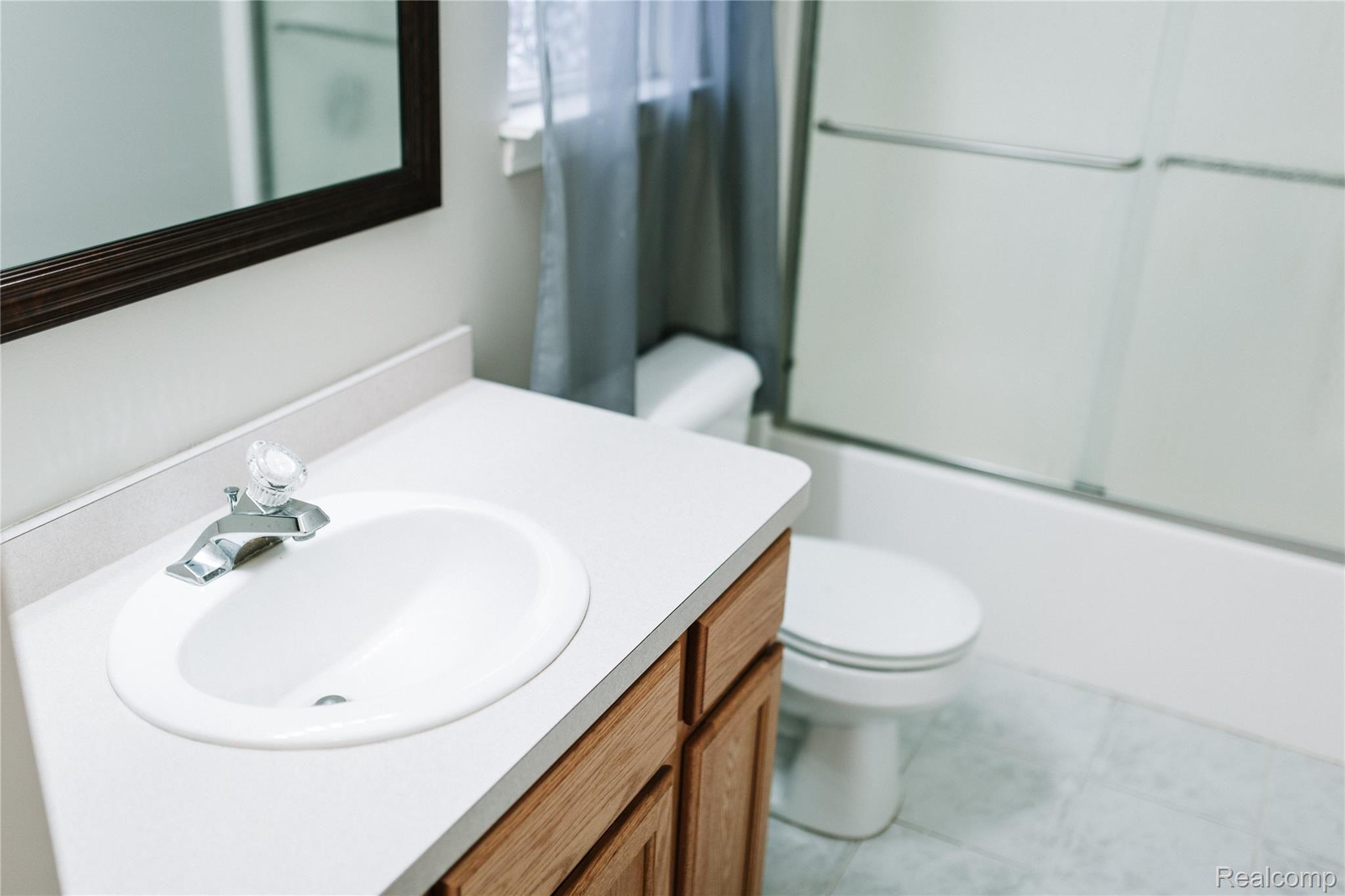 1604 Faussett Road Howell, MI 48855 - Photo 15 of 31 FAUSSETT_fullbath2.jpg