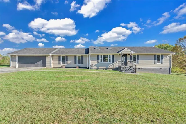a view of a house with a backyard