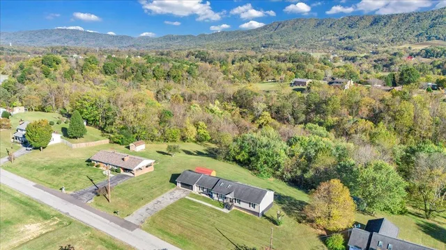 $320,000 | 282 Lakeview Drive, Roanoke, VA 24012