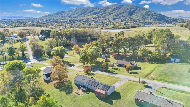 $320,000 | 282 Lakeview Drive, Roanoke, VA 24012