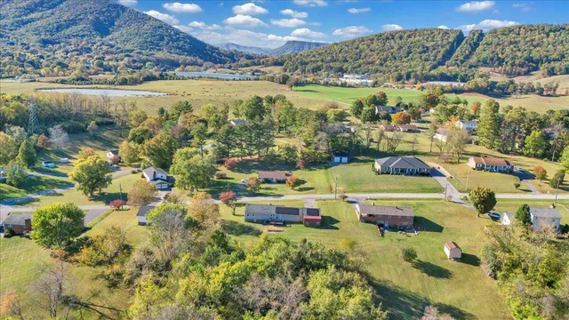 $320,000 | 282 Lakeview Drive, Roanoke, VA 24012