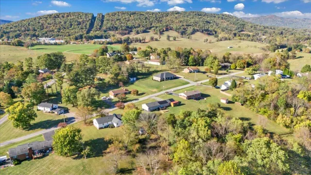 $320,000 | 282 Lakeview Drive, Roanoke, VA 24012