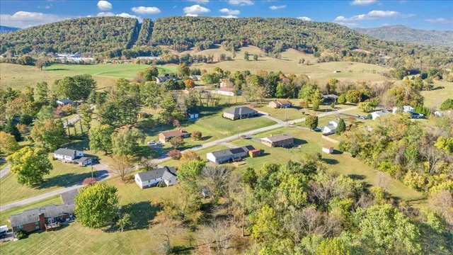 $320,000 | 282 Lakeview Drive, Roanoke, VA 24012