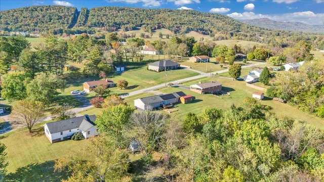 $320,000 | 282 Lakeview Drive, Roanoke, VA 24012