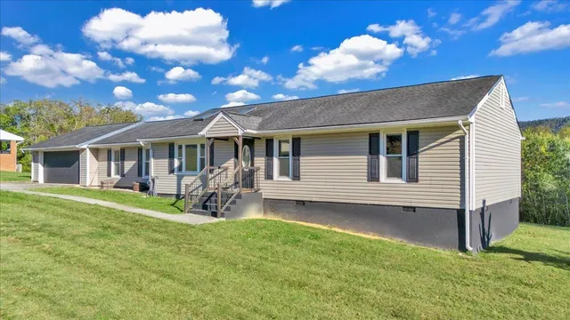 $320,000 | 282 Lakeview Drive, Roanoke, VA 24012