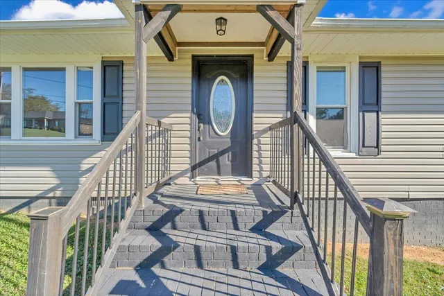 $320,000 | 282 Lakeview Drive, Roanoke, VA 24012