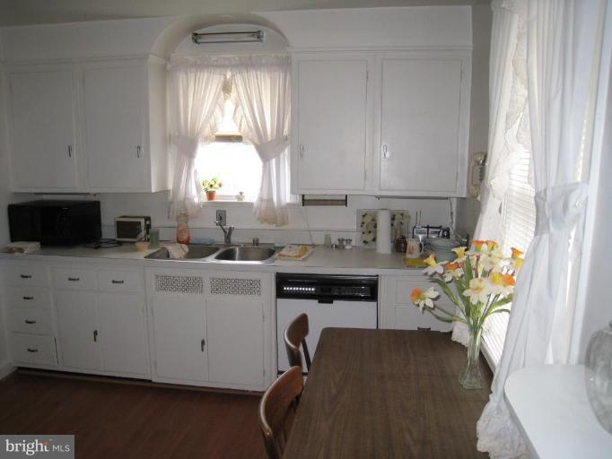 7006 Ridge Drive Alexandria, VA 22306 - Photo 4 of 12 Kitchen
