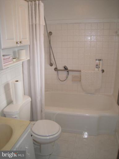 7006 Ridge Drive Alexandria, VA 22306 - Photo 9 of 12 Bath #1