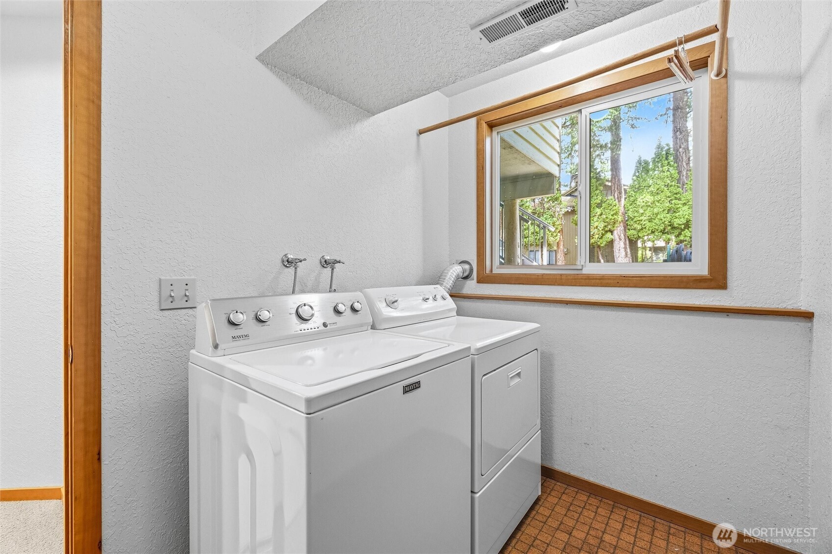 601 Clark Road Bellingham, WA 98225 - Photo 29 of 38 a utility room with a sink dryer and washer