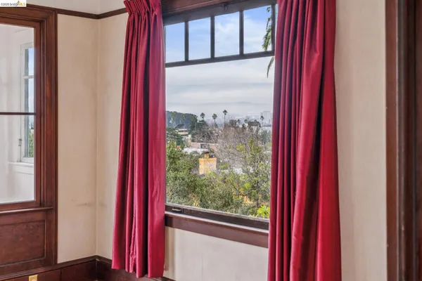 $949,000 | 2600 Hilgard Avenue, Berkeley, CA 94709