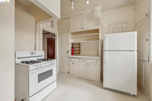 $949,000 | 2600 Hilgard Avenue, Berkeley, CA 94709