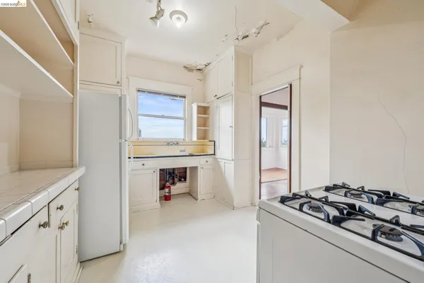 $949,000 | 2600 Hilgard Avenue, Berkeley, CA 94709