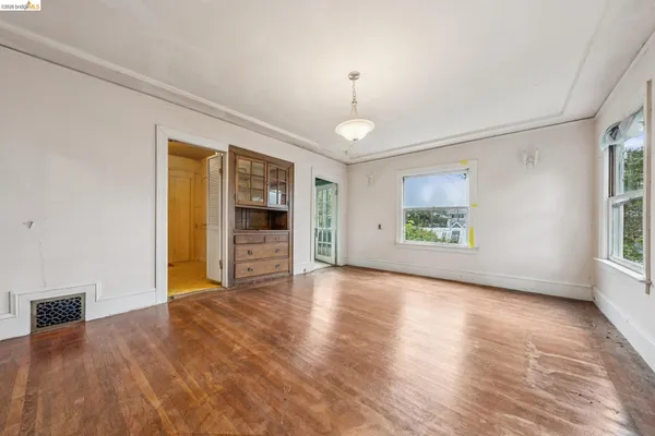 $949,000 | 2600 Hilgard Avenue, Berkeley, CA 94709