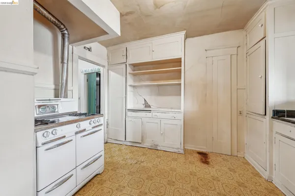 $949,000 | 2600 Hilgard Avenue, Berkeley, CA 94709