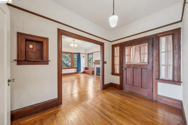 $949,000 | 2600 Hilgard Avenue, Berkeley, CA 94709