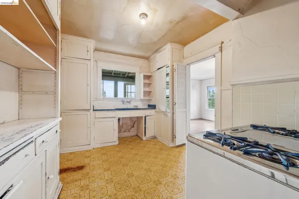 $949,000 | 2600 Hilgard Avenue, Berkeley, CA 94709