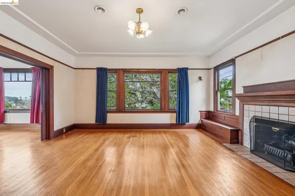 $949,000 | 2600 Hilgard Avenue, Berkeley, CA 94709