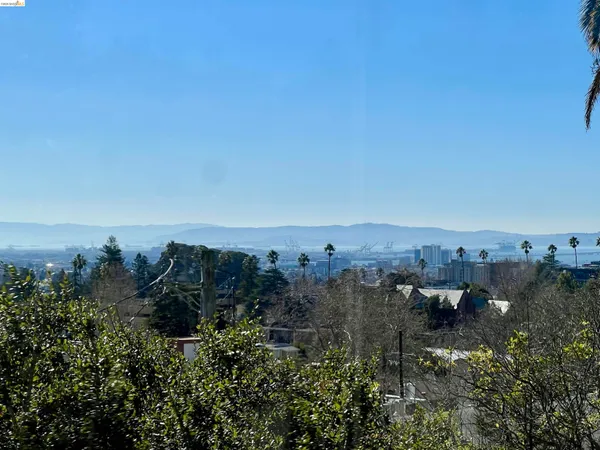 $949,000 | 2600 Hilgard Avenue, Berkeley, CA 94709