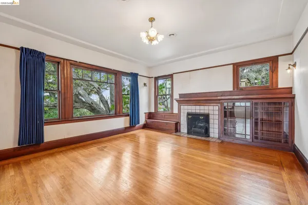 $949,000 | 2600 Hilgard Avenue, Berkeley, CA 94709