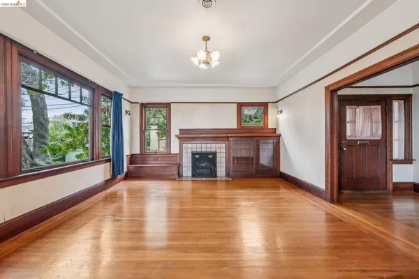 $949,000 | 2600 Hilgard Avenue, Berkeley, CA 94709