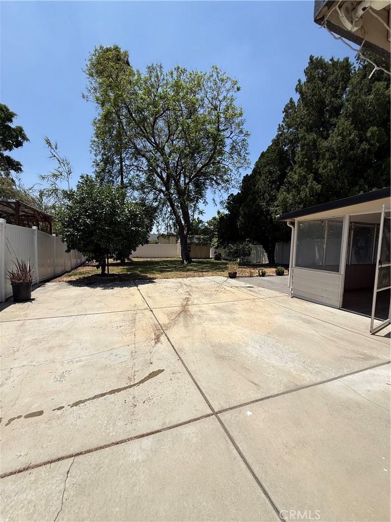 455 East Wilson Street Rialto, CA 92376 - Photo 15 of 20 Backyard.