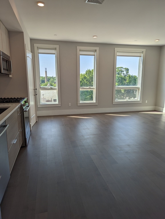 3193 Washington Street, Unit 407 Boston, MA 02130 - Photo 2 of 10