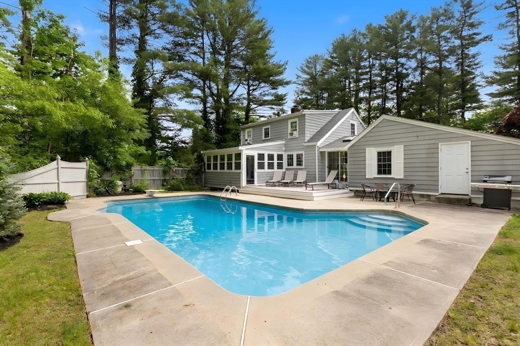 10 Forrest Road Walpole, MA 02081 - Photo 3 of 34 Gallery Image 3