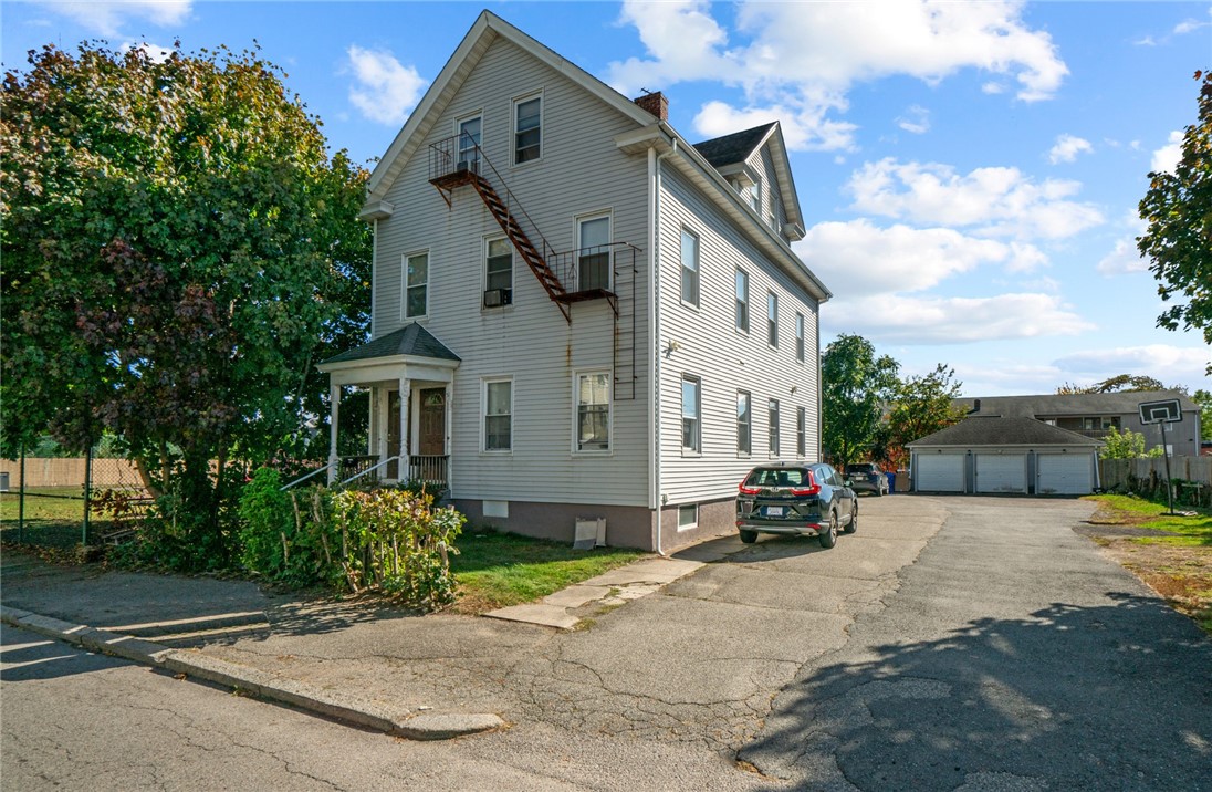 51 Johnson Street Pawtucket, RI 02860 - Photo 3 of 46