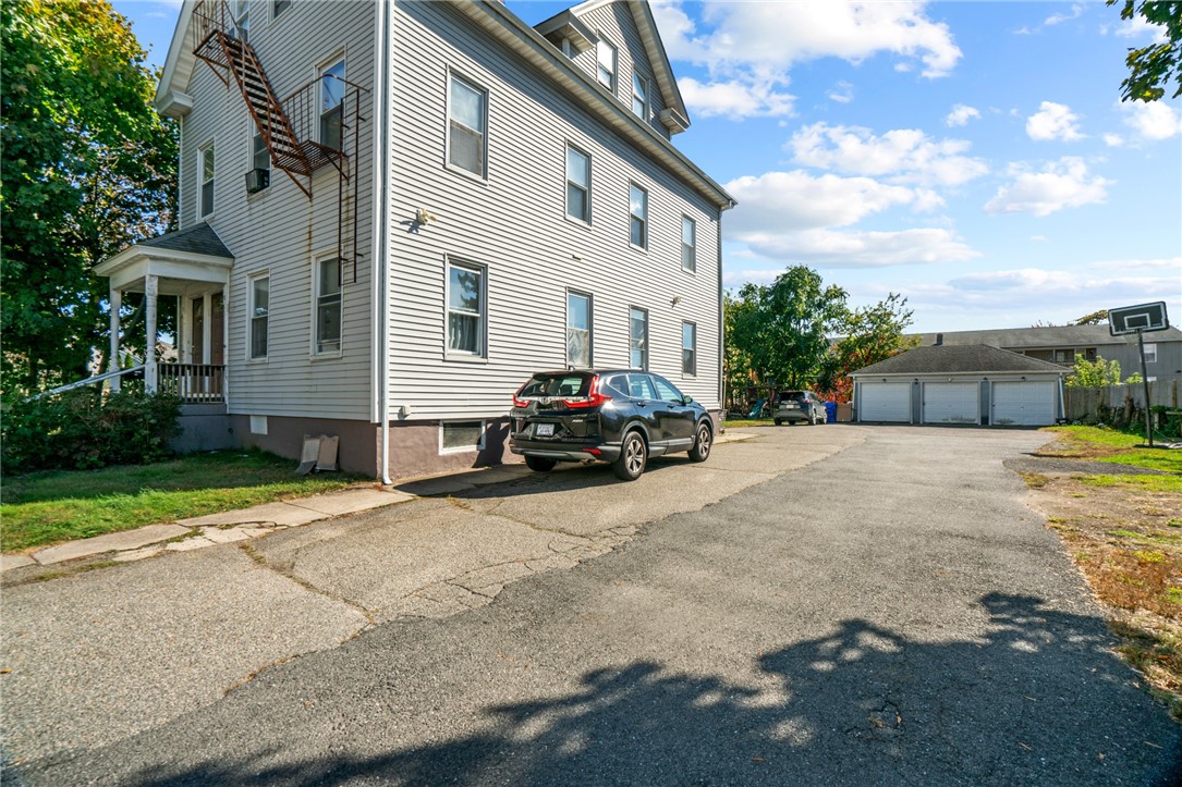 51 Johnson Street Pawtucket, RI 02860 - Photo 4 of 46