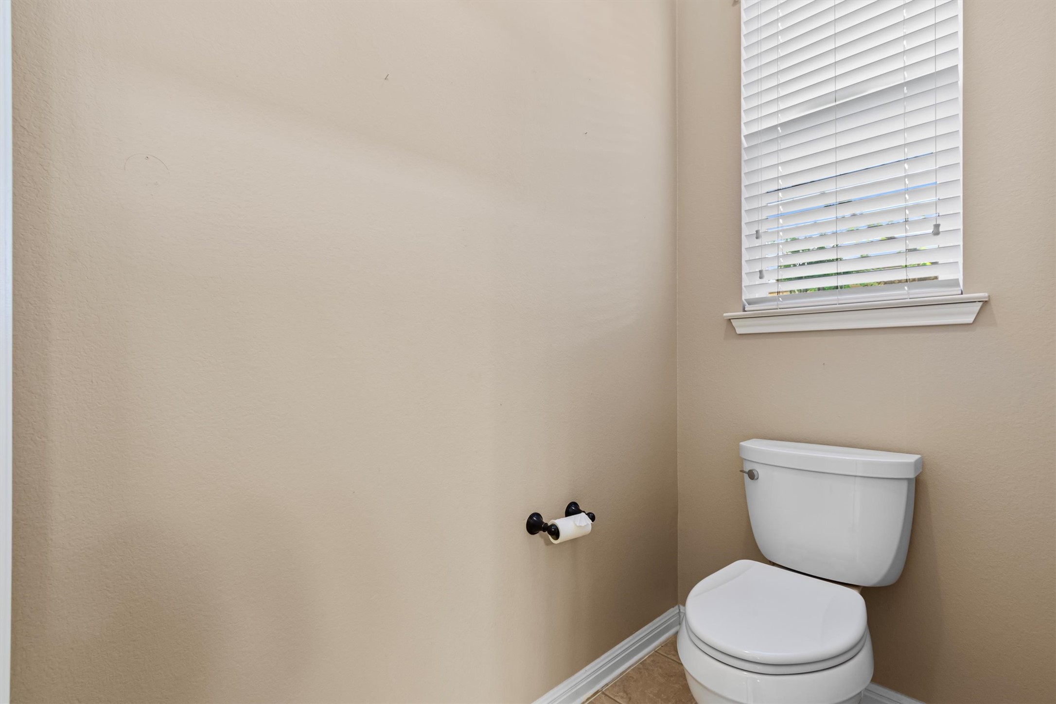 409 Rio Grande Loop Georgetown, TX 78633 - Photo 8 of 34 Toilet room inside Primary Bathroom