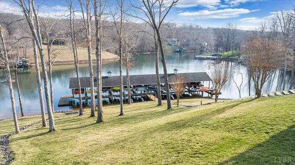 $548,000 | 300 South Pointe Shore Drive, Unit 411, Moneta, VA 24121