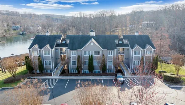 $548,000 | 300 South Pointe Shore Drive, Unit 411, Moneta, VA 24121