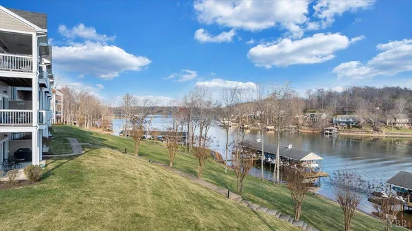 $548,000 | 300 South Pointe Shore Drive, Unit 411, Moneta, VA 24121