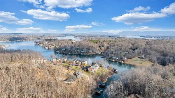 $548,000 | 300 South Pointe Shore Drive, Unit 411, Moneta, VA 24121