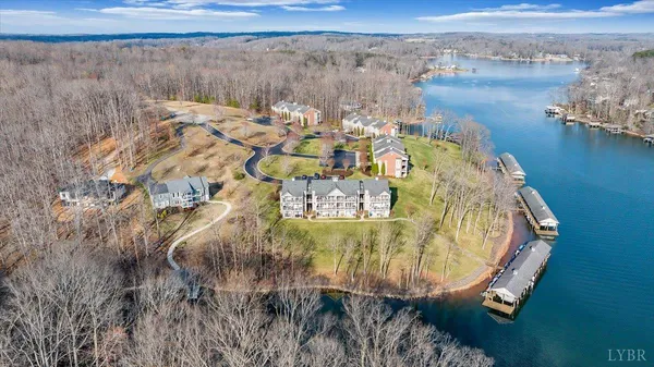 $548,000 | 300 South Pointe Shore Drive, Unit 411, Moneta, VA 24121