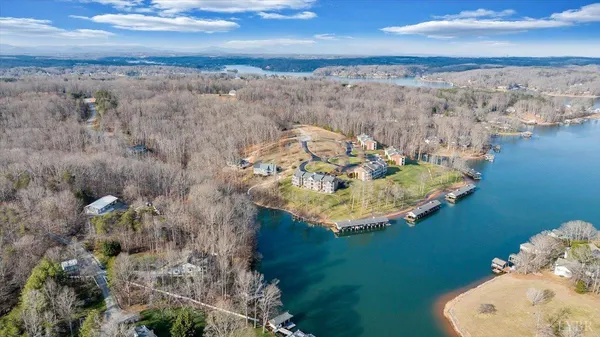 $548,000 | 300 South Pointe Shore Drive, Unit 411, Moneta, VA 24121