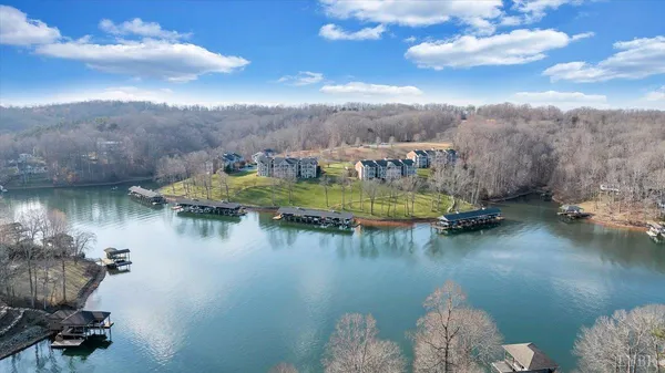 $548,000 | 300 South Pointe Shore Drive, Unit 411, Moneta, VA 24121