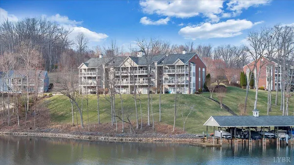 $548,000 | 300 South Pointe Shore Drive, Unit 411, Moneta, VA 24121