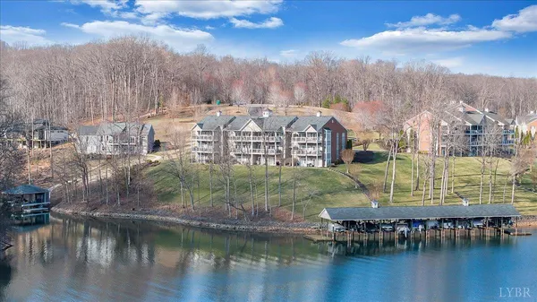 $548,000 | 300 South Pointe Shore Drive, Unit 411, Moneta, VA 24121