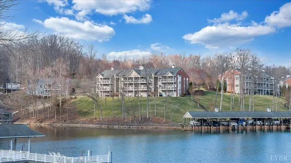 $548,000 | 300 South Pointe Shore Drive, Unit 411, Moneta, VA 24121