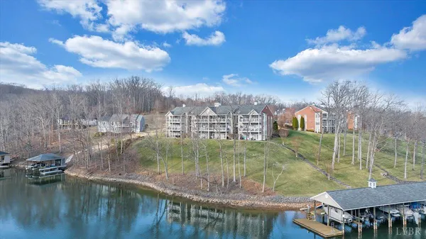 $548,000 | 300 South Pointe Shore Drive, Unit 411, Moneta, VA 24121