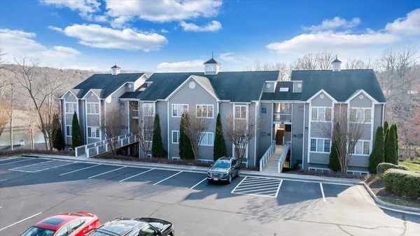 $548,000 | 300 South Pointe Shore Drive, Unit 411, Moneta, VA 24121