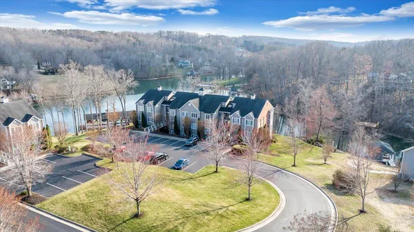 $548,000 | 300 South Pointe Shore Drive, Unit 411, Moneta, VA 24121