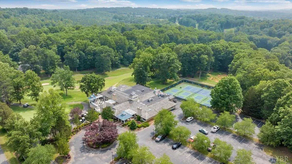 $548,000 | 300 South Pointe Shore Drive, Unit 411, Moneta, VA 24121