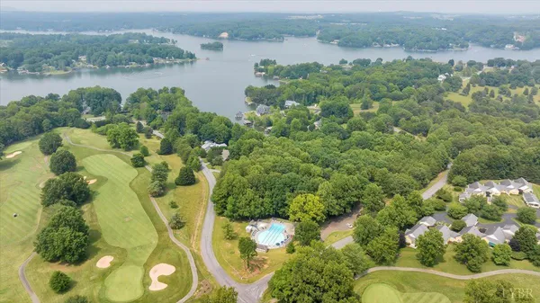 $548,000 | 300 South Pointe Shore Drive, Unit 411, Moneta, VA 24121