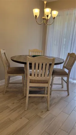 a view of livingroom with furniture