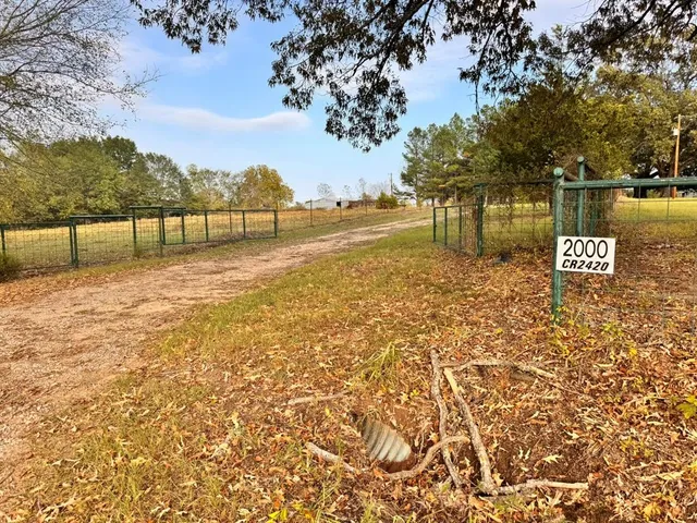 $999,000 | 2000 County Road 2420, Sumner, TX 75486