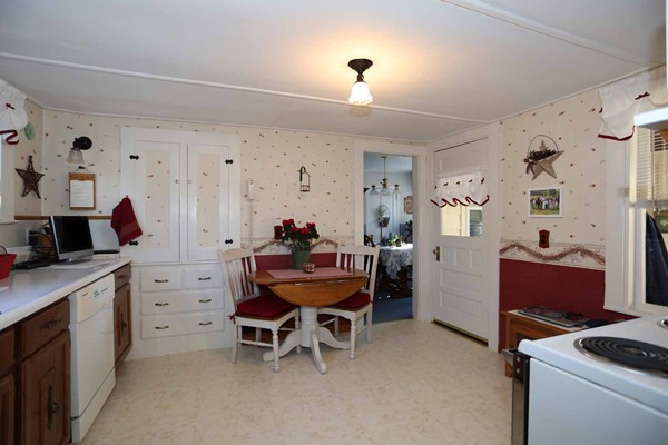 223 Parkerville Road Southborough, MA 01772 - Photo 8 of 19